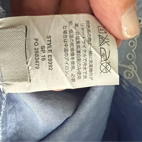 JCrew Scalloped Chambray Eyelet Sleeveless top, blue, sleeveless top, size 2 - Picture 5 of 6